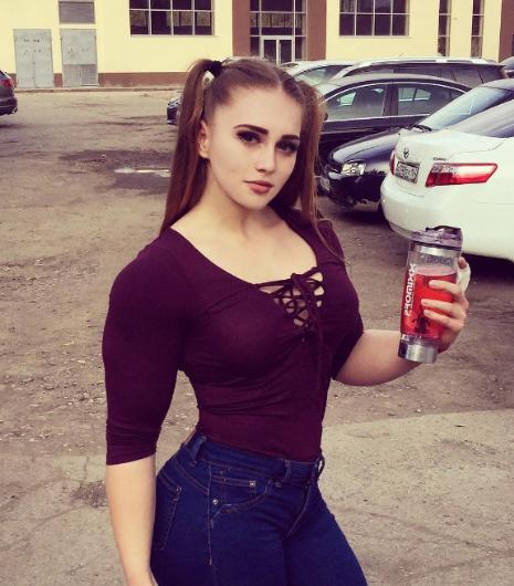 barbie yüzlü dev fenomen julia vins